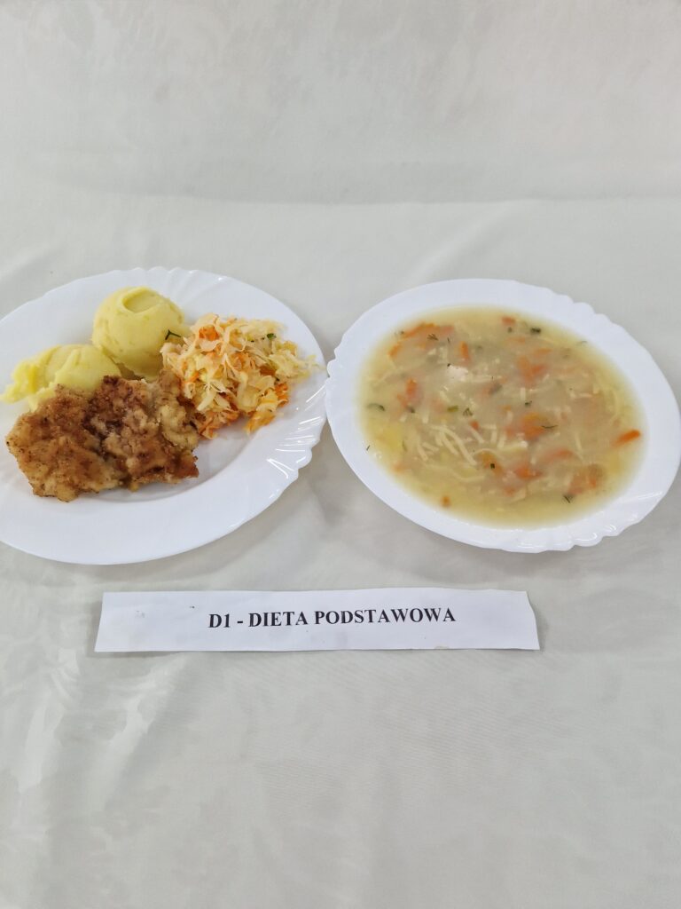 Ryba smażona, ziemniaki, surówka i zupa
