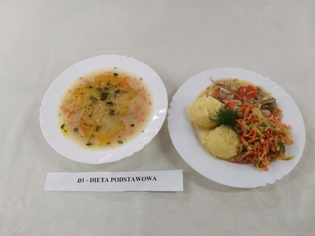Gulasz, surówka, ziemniaki i zupa