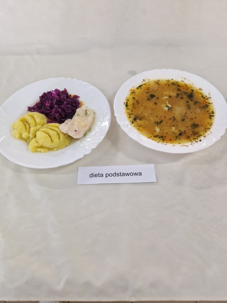 zupa, ziemniaki, mięso, sałatka z ćwikły