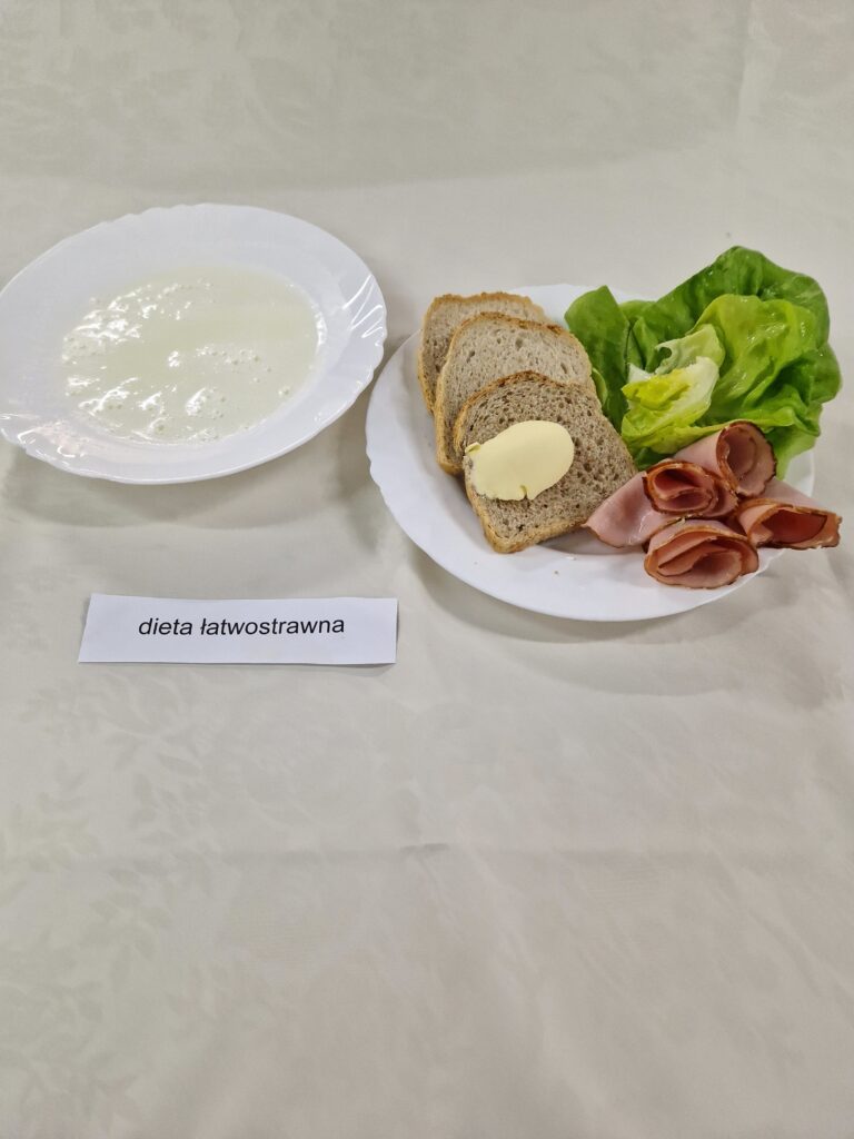 zupa mleczna, chleb w kromkach, masło, szynka w plastrach, zielona sałata