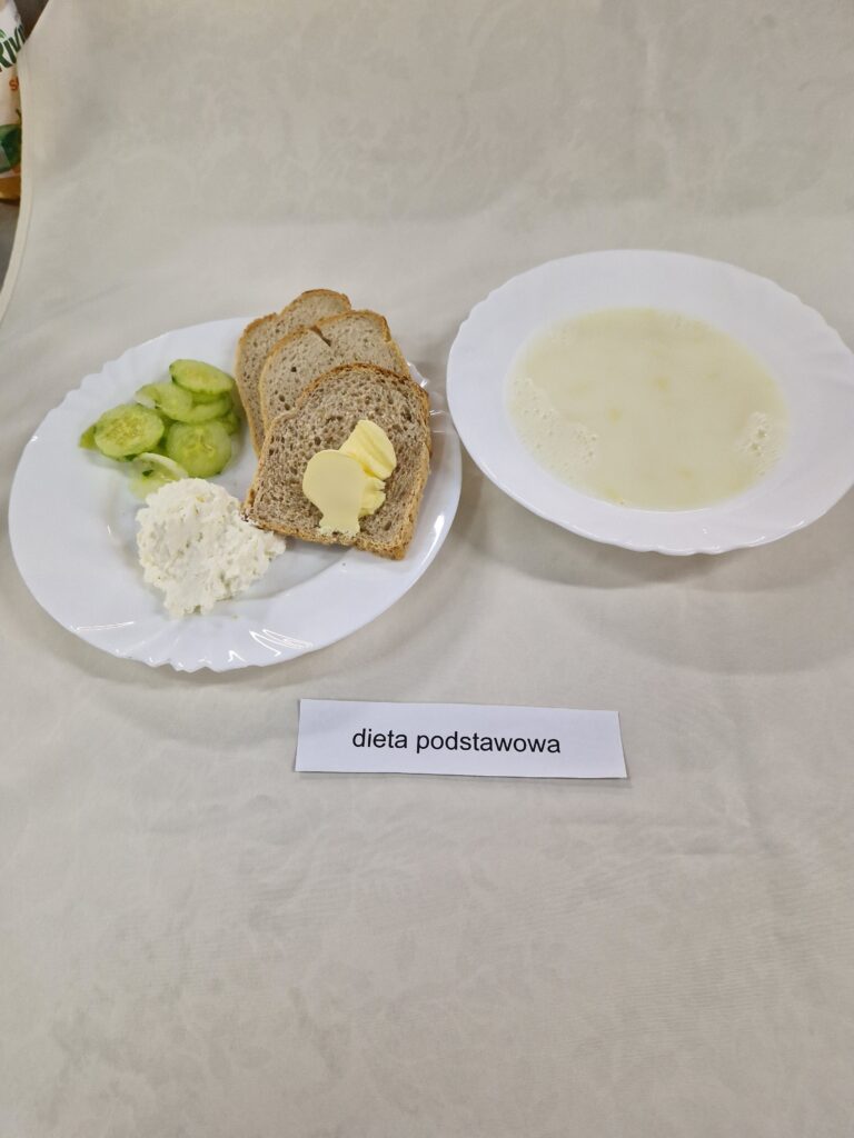 Zupa mleczna, twaróg, chleb