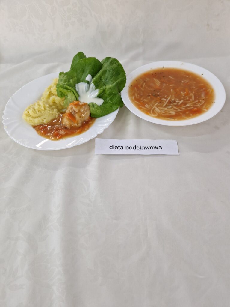 Zupa pomidorowa, ziemniaki, pulpet z sosem
