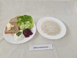 Ogórek świeży, twaróg, pieczywo