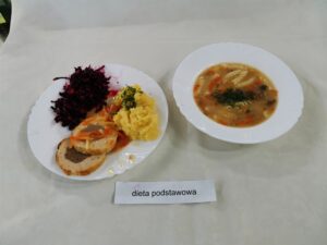 Buraczki, ziemniaki puree, zupa z makaronem