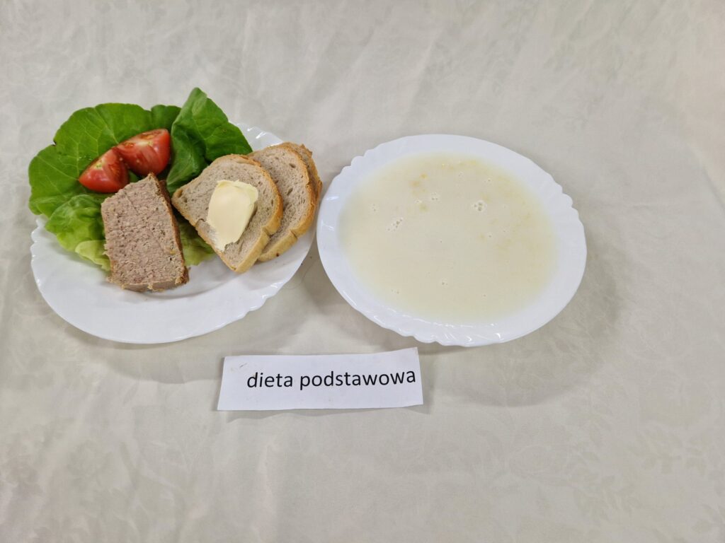 pasztet, pieczywo, zupa mleczna