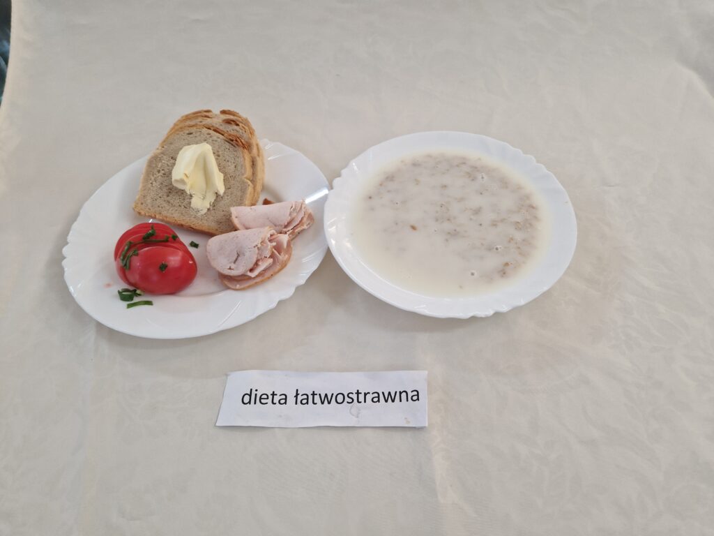 zupa mleczna, pieczywo, pomidor, szynka