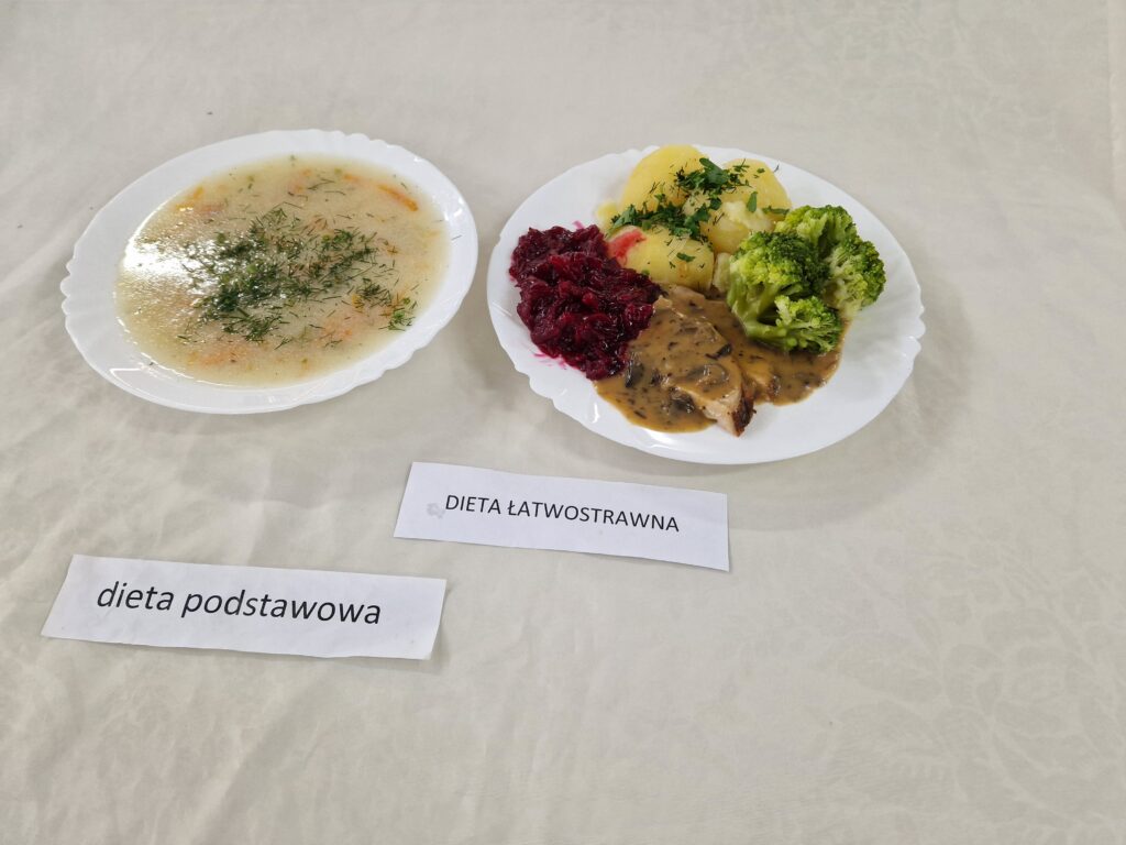 zupa jarzynowa, brokuły, mięso z sosem grzybowym