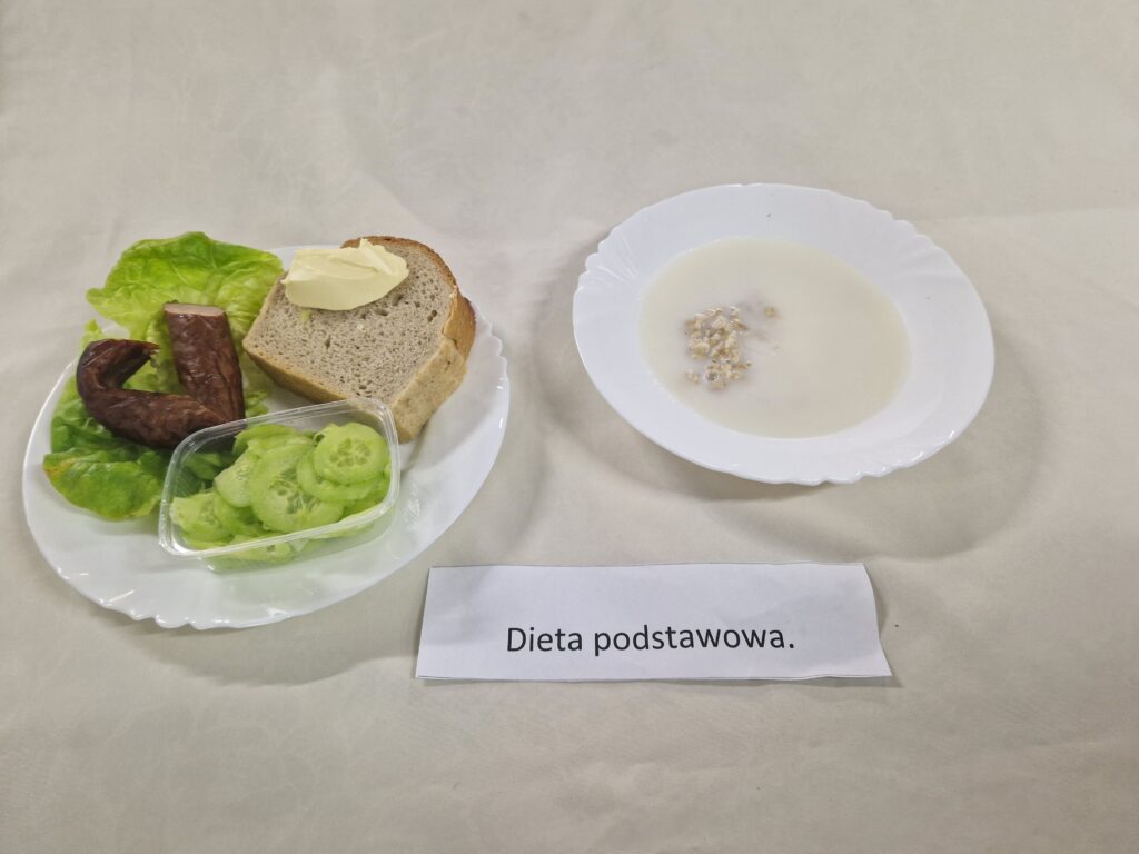 kiełbasa, ogórek, pieczywo, zupa mleczna