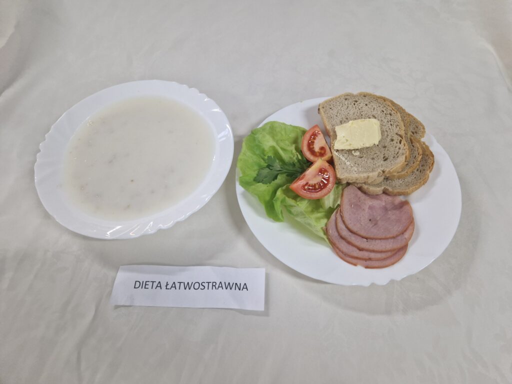 zupa mleczna, pieczywo, pomidor, szynka