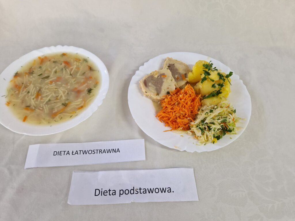 zupa z makaronem, ziemniaki, marchewka, surówka