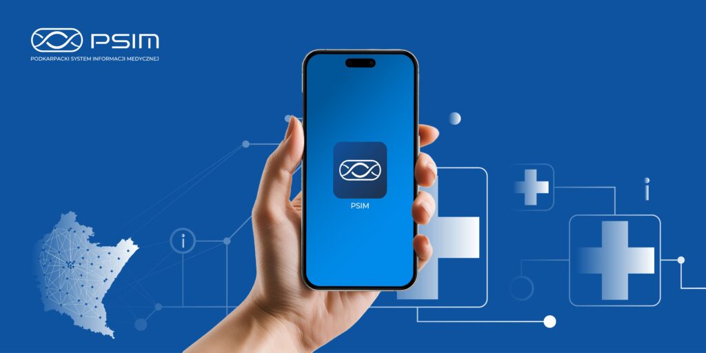smartfon trzymany w dłoni, na ekranie widnieje sygnet - logo systemu PSIM; swoim wyglądem nawiązujące do kształtu tabletki, wewnątrz są zakrzywione dynamiczne linie, które przypominają Laskę Eskulapa (Asklepiosa), starożytny symbol medycyny