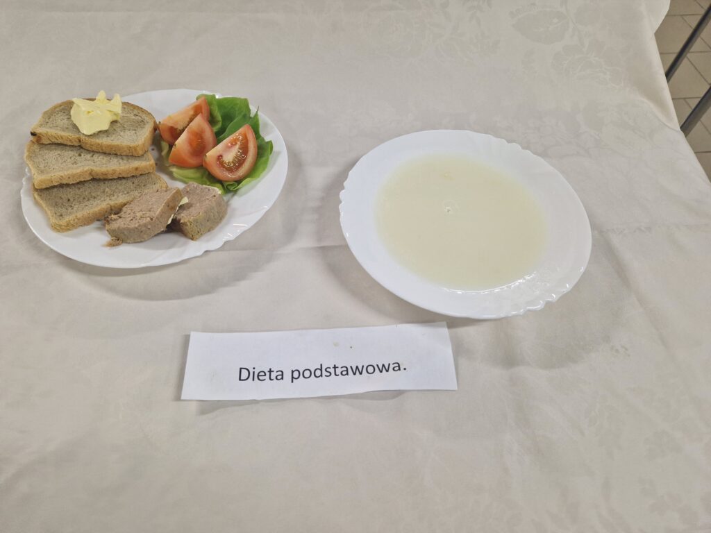 pasztet, pieczywo, pomidor, zupa mleczna