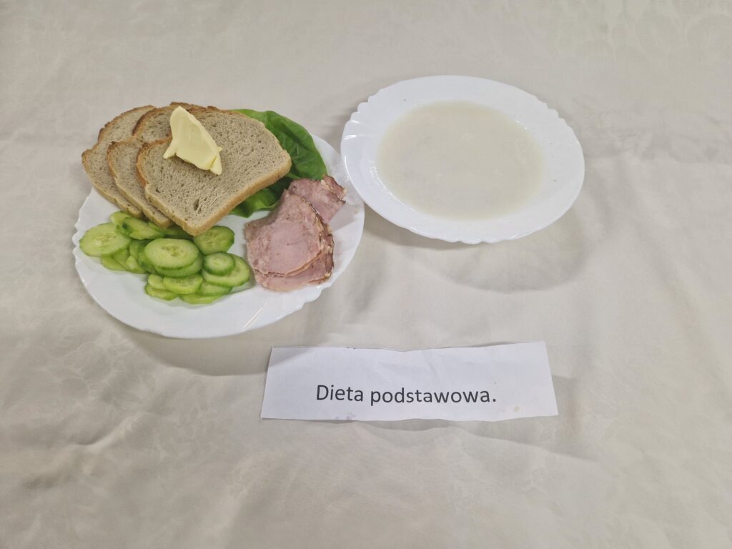 pieczywo, masło, ogórek, wędliny