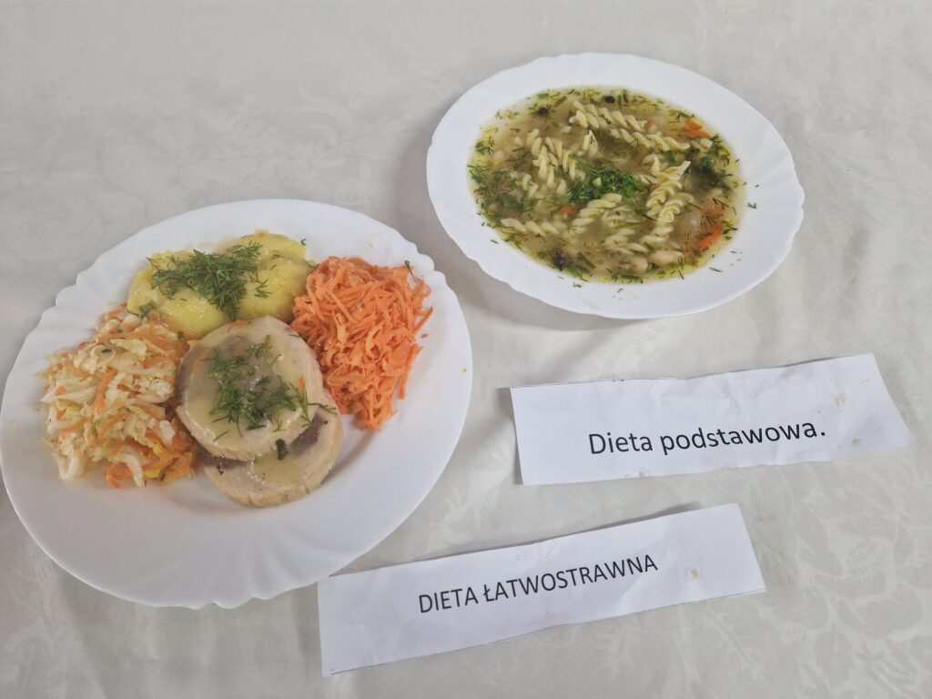 zupa z makaronem, surówka, ziemniaki