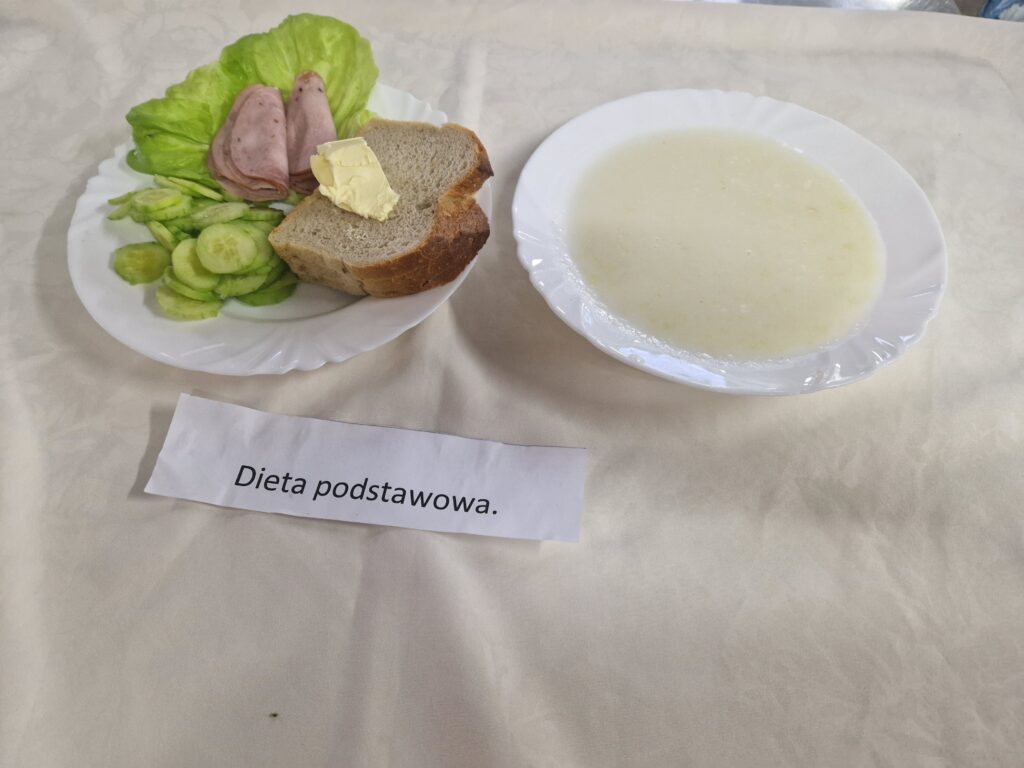 ogórek, pieczywo, zupa mleczna 