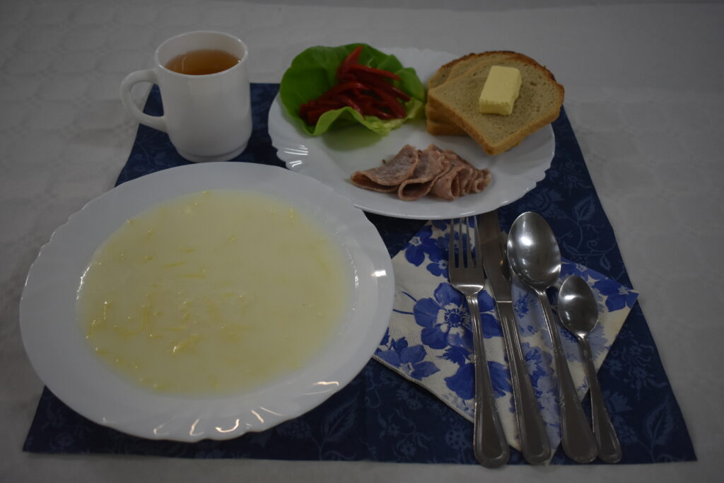 wędlina, pieczywo, herbata