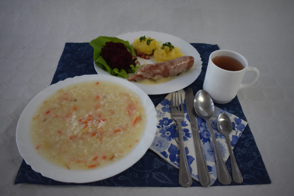 zupa, buraczki, ziemniaki