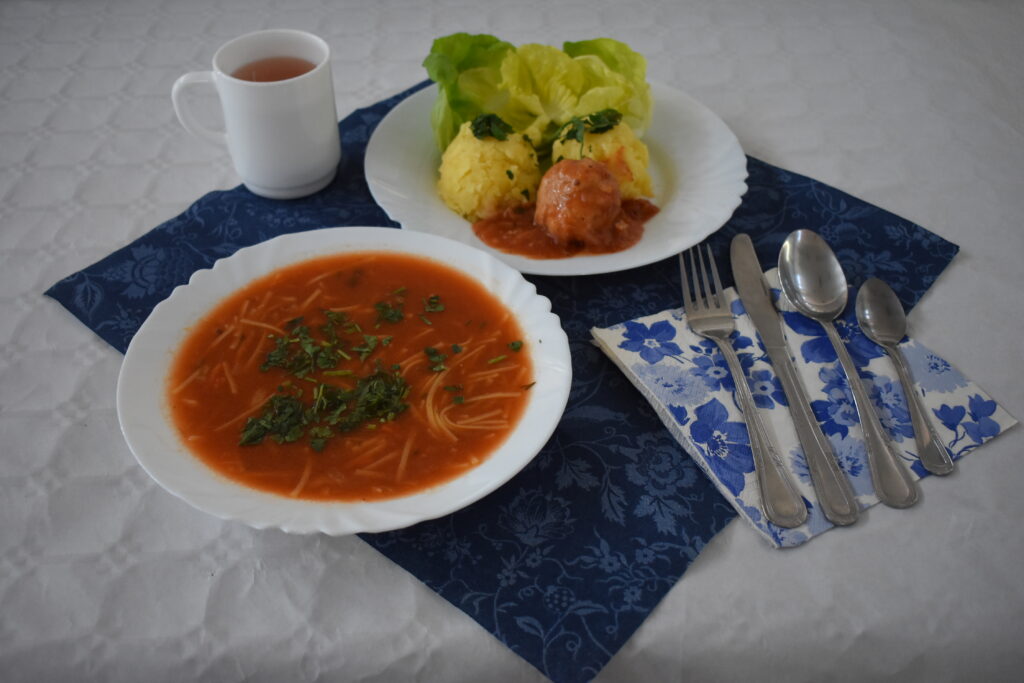 ziemniaki, mięso, sos, zupa
