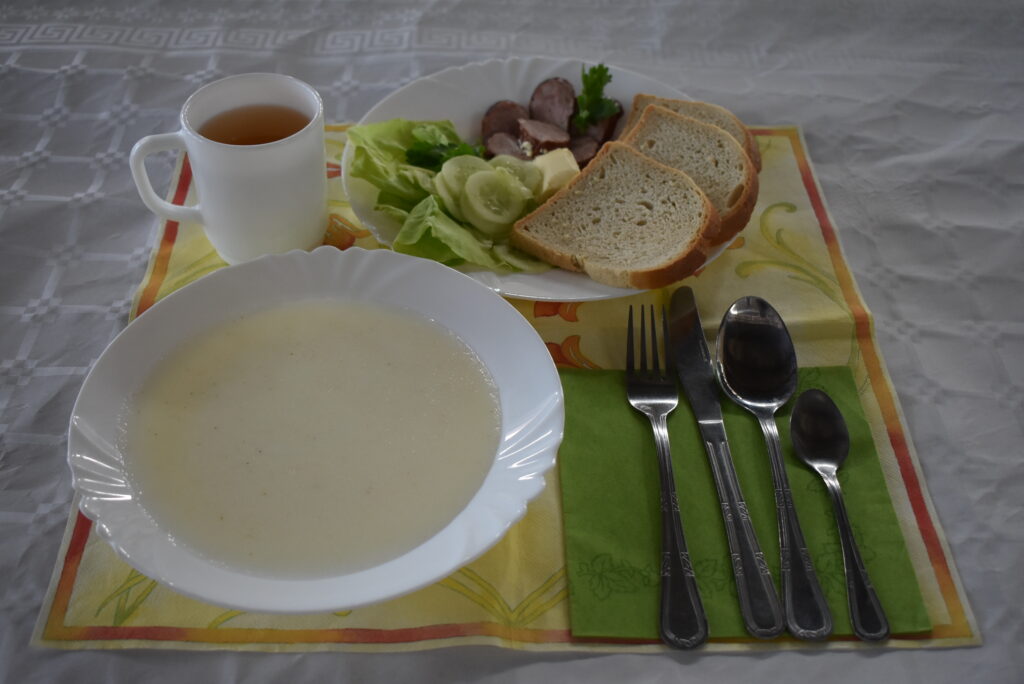 ogórek, pieczywo, masło, zupa mleczna