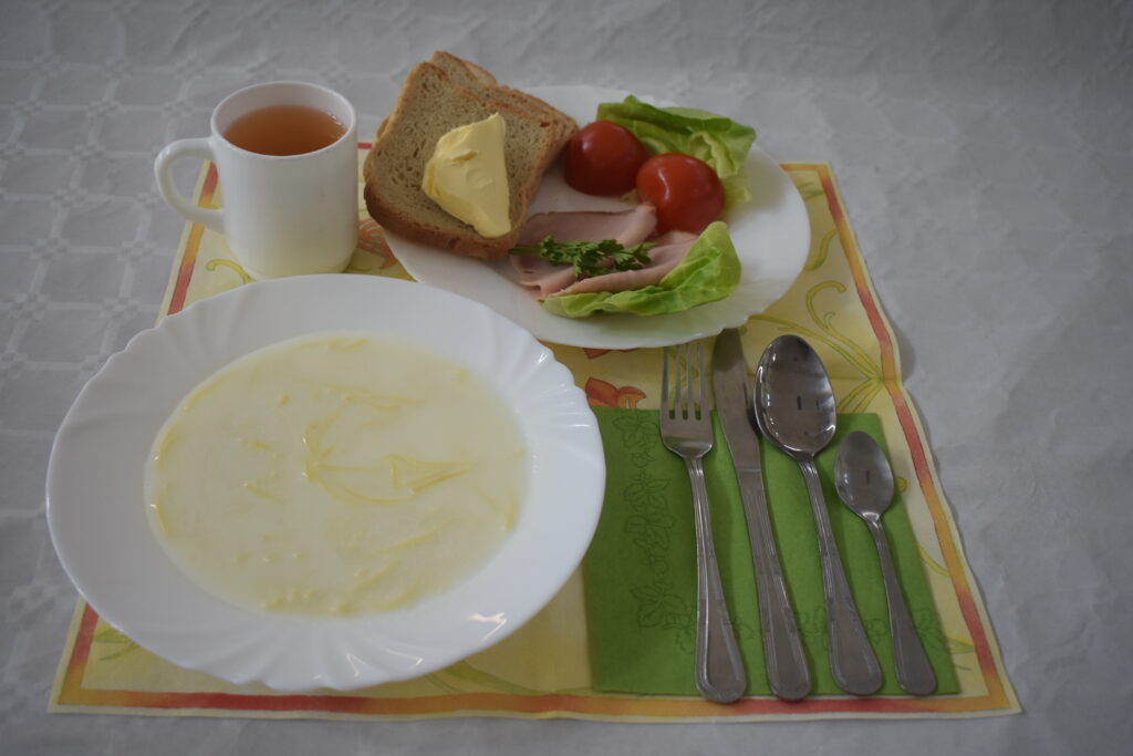 masło, pieczywo, pomidor