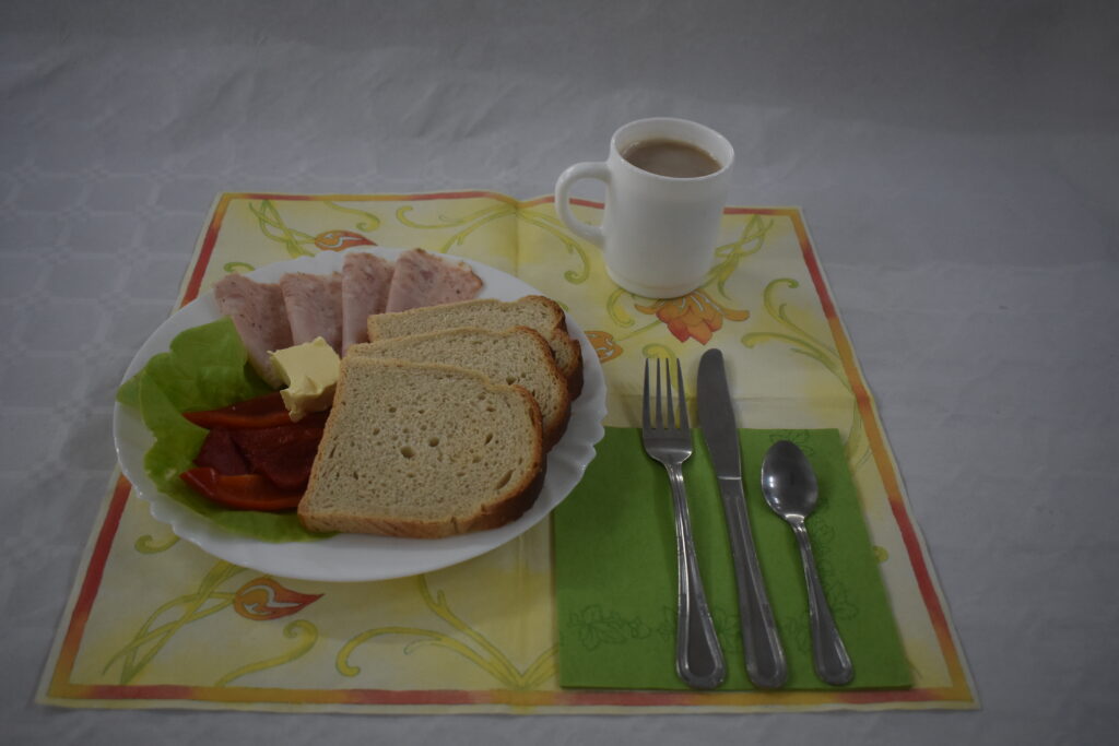 pieczywo, masło, szynka