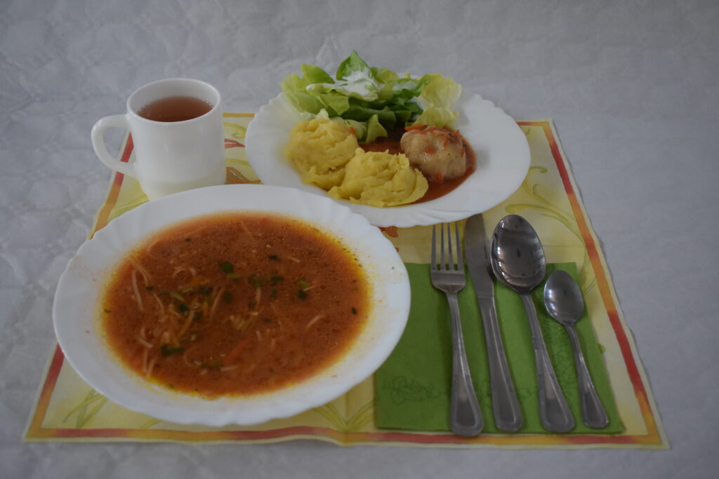 sałata, ziemniaki, zupa