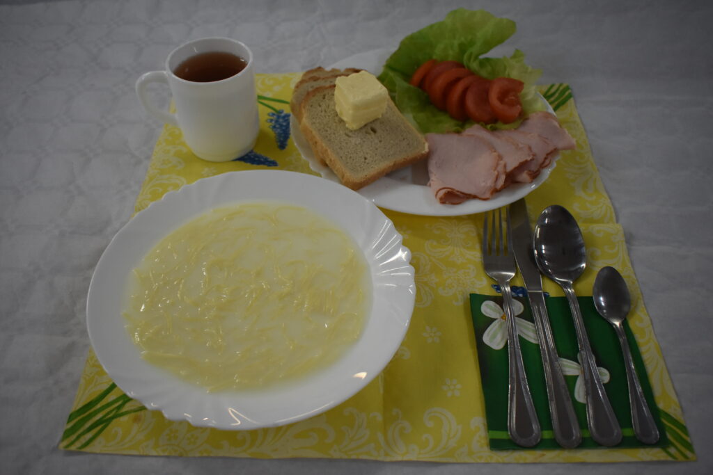 pomidor, szynka, pieczywo, masło