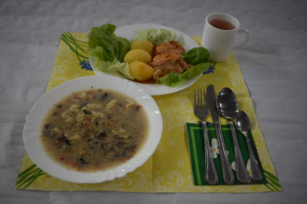 zupa pieczarkowa, ziemniaki, mięso