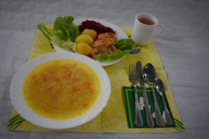 zupa jarzynowa, ziemniaki, buraczki