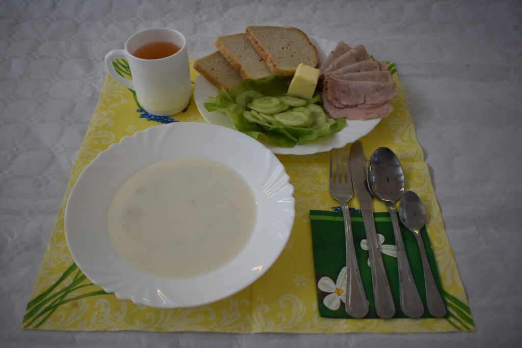 ogórek, pieczywo, masło, szynka