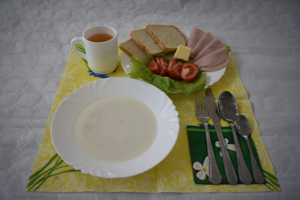 pomidor, masło, szynka, chleb