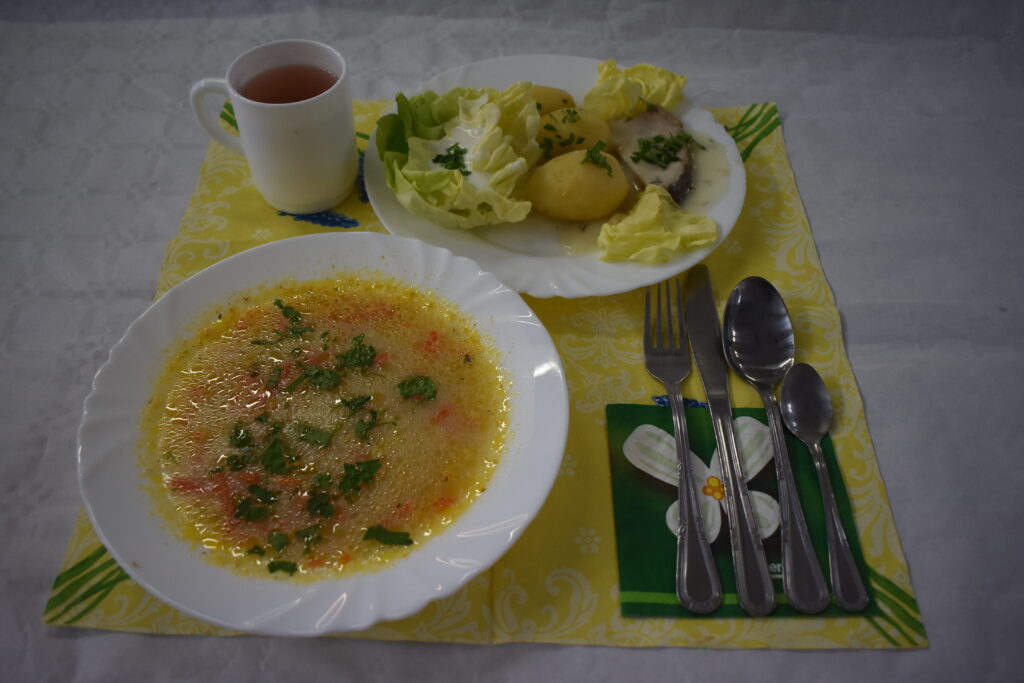 ziemniaki, sałata, zupa