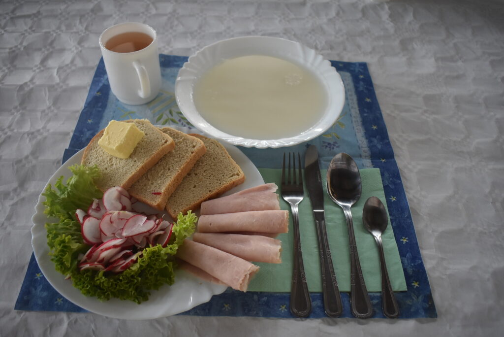 rzodkiewka, masło, pieczywo