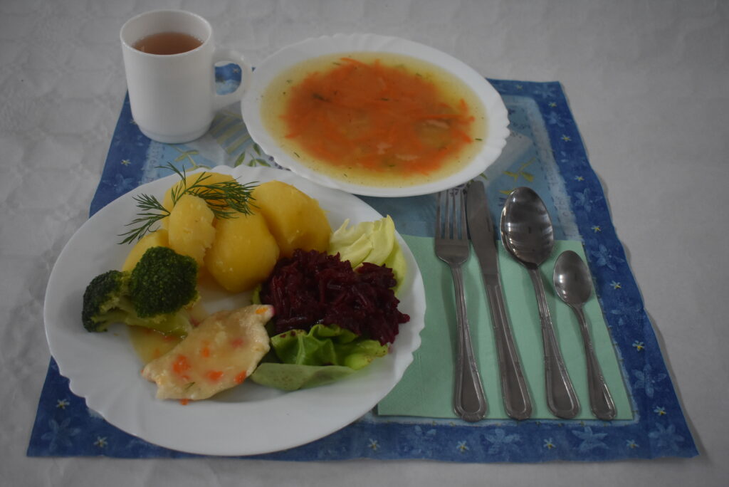 ziemniaki, buraczki, sos