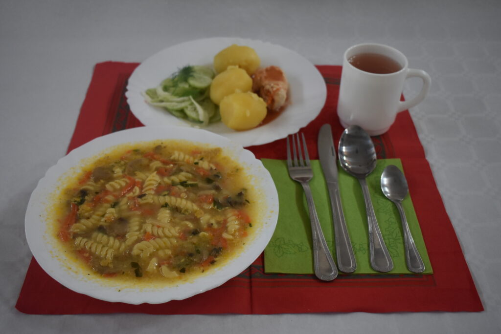 ziemniaki, zupa z makaronem