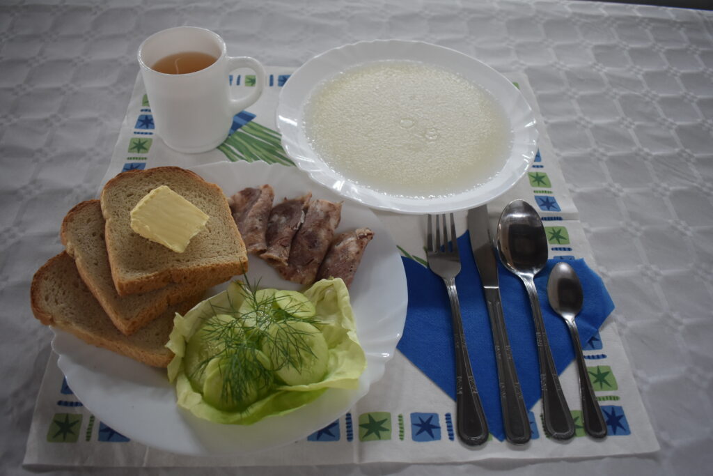 ogórek, masło, chleb, zupa mleczna