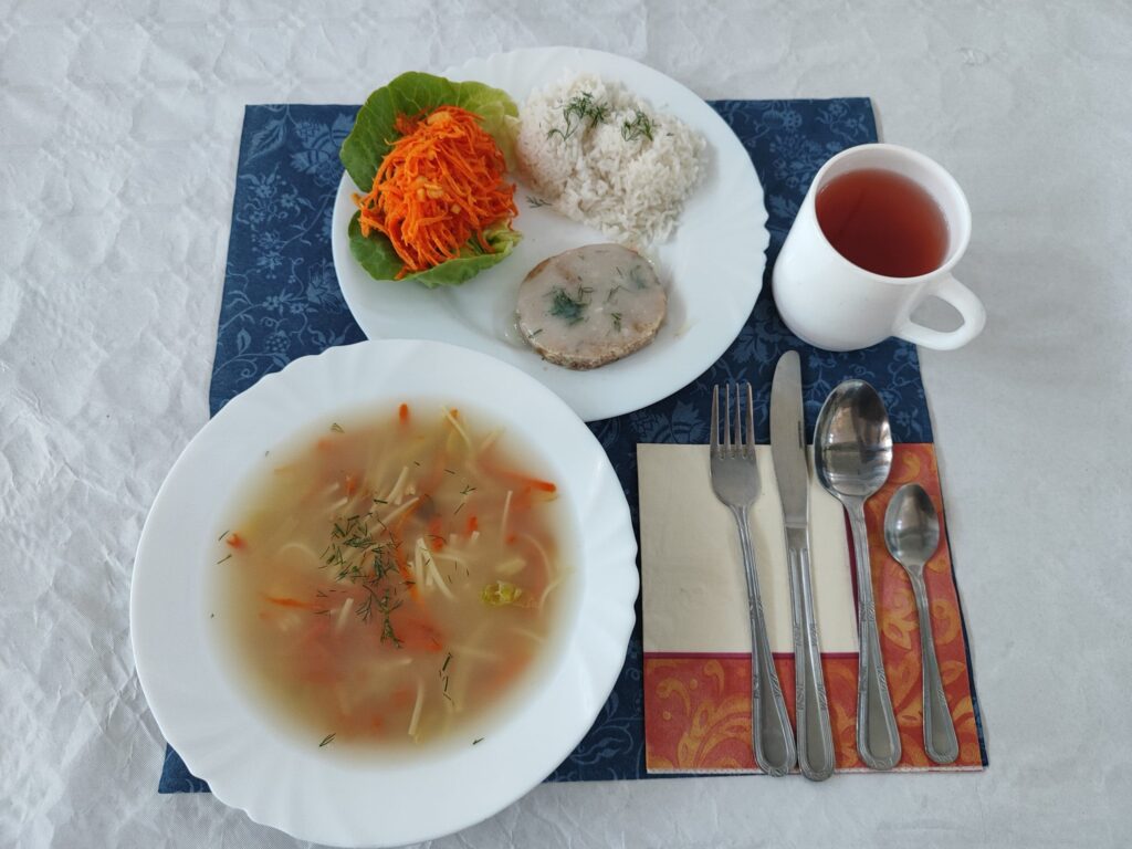 mięso, ryż, marchew