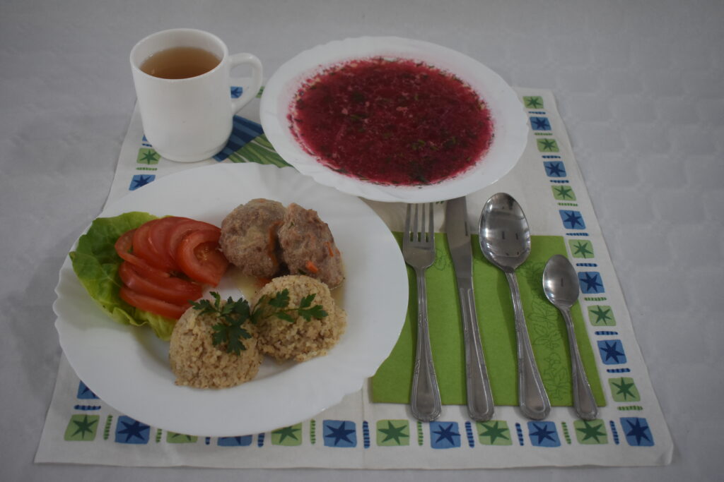 pomidor, kasza, barszcz czerwony