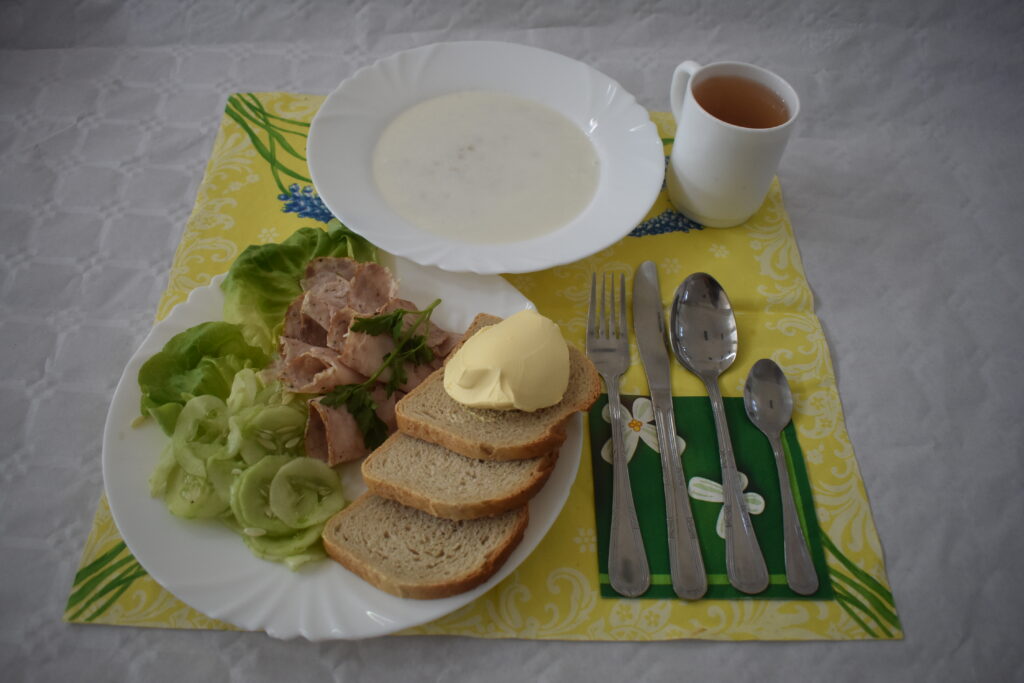 ogórek, masło, chleb