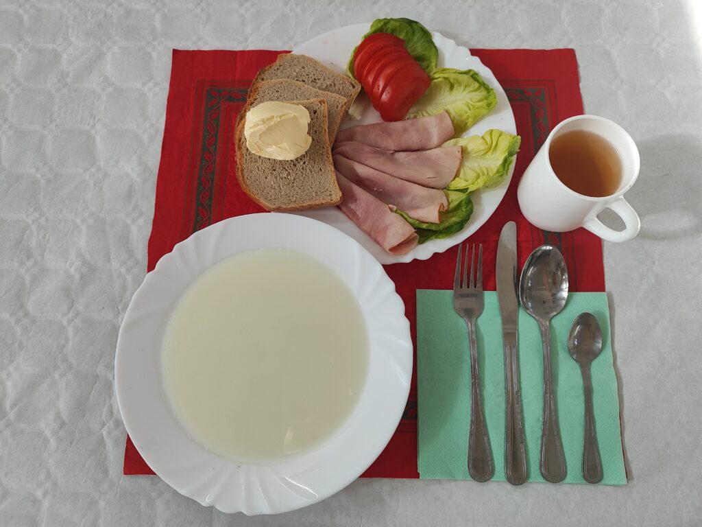 pomidor, masło, szynka, zupa mleczna