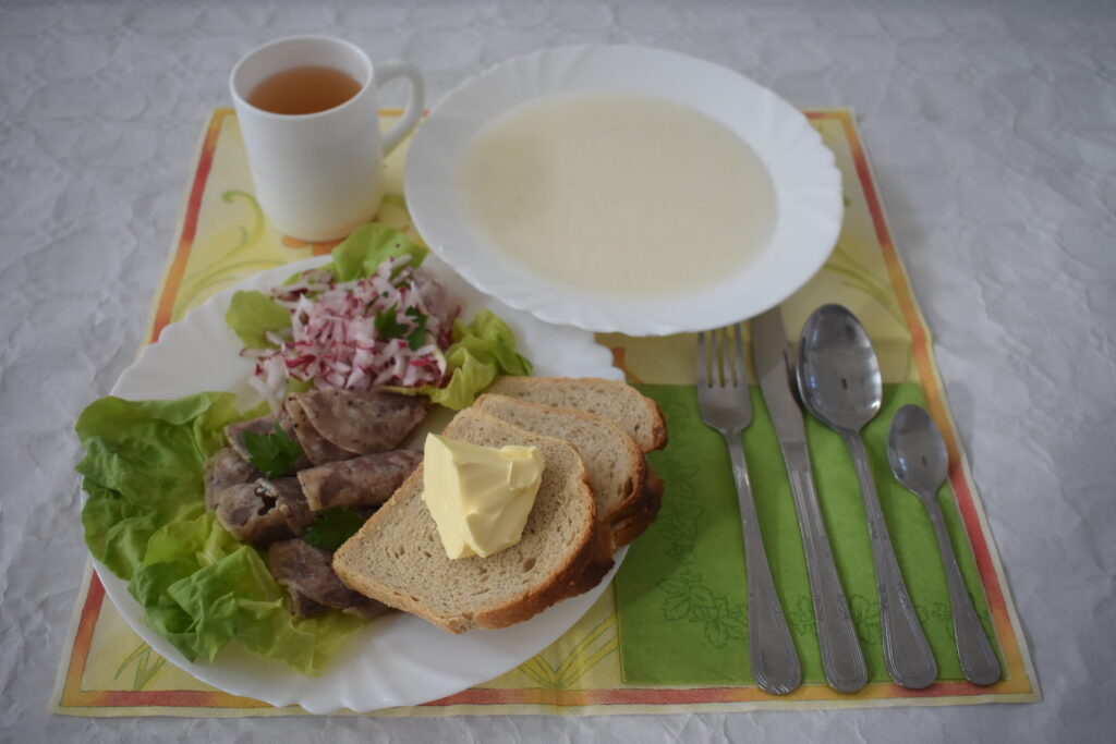 salceson, rzodkiewka, chleb
