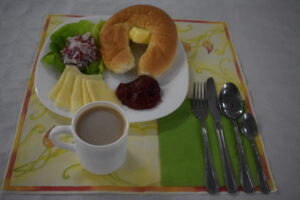 rogal, marmolada, rzodkiew, ser