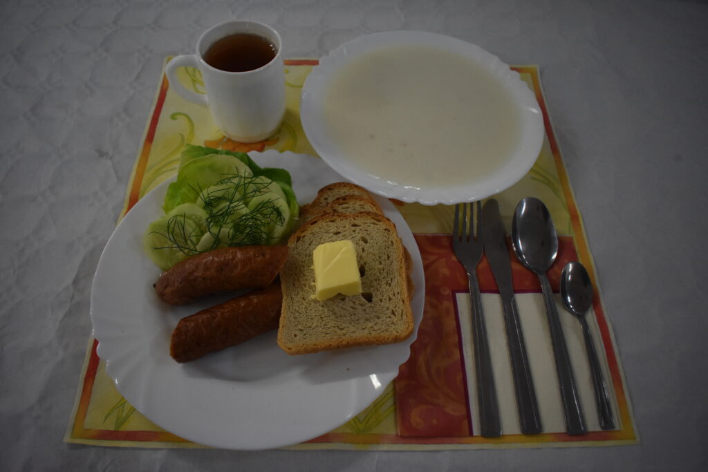 kiełbasa, chleb, masło