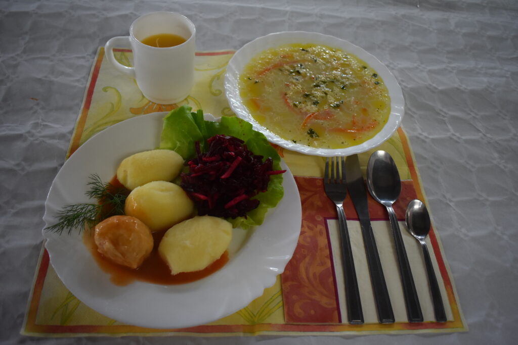 buraczki, ziemniaki, zupa