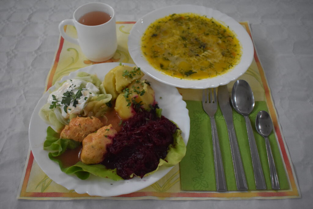 buraczki, ziemniaki, mizeria