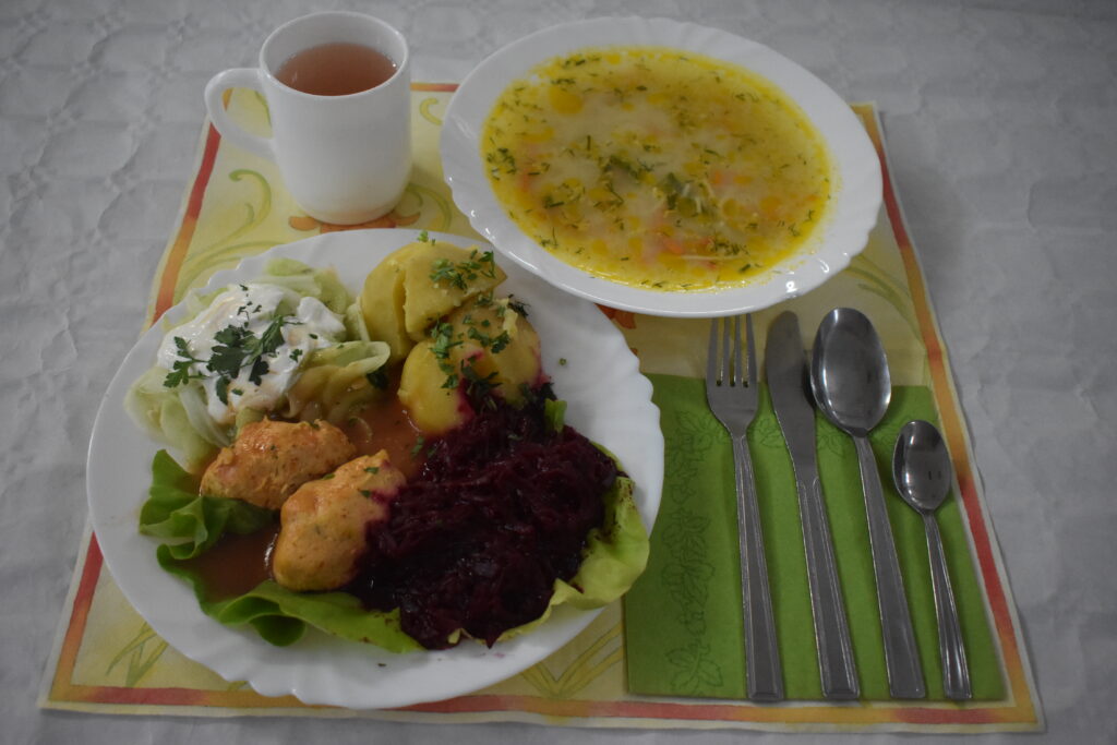 zupa, buraczki, ziemniaki