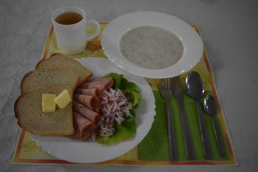 zupa mleczna, szynka, rzodkiewka