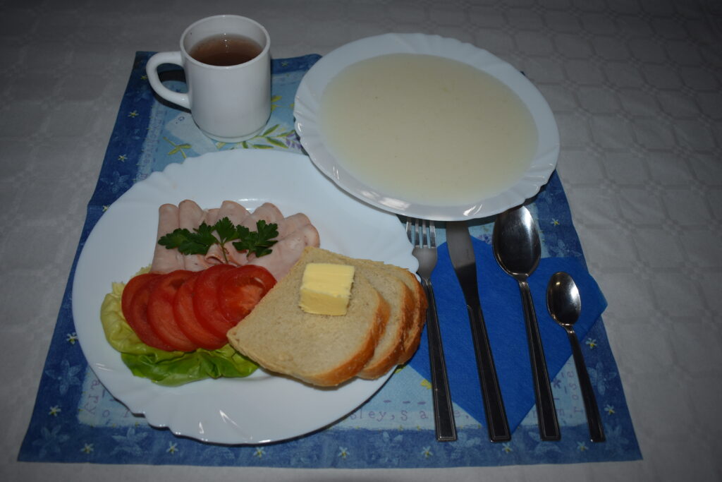 pomidor, masło, chleb, zupa mleczna