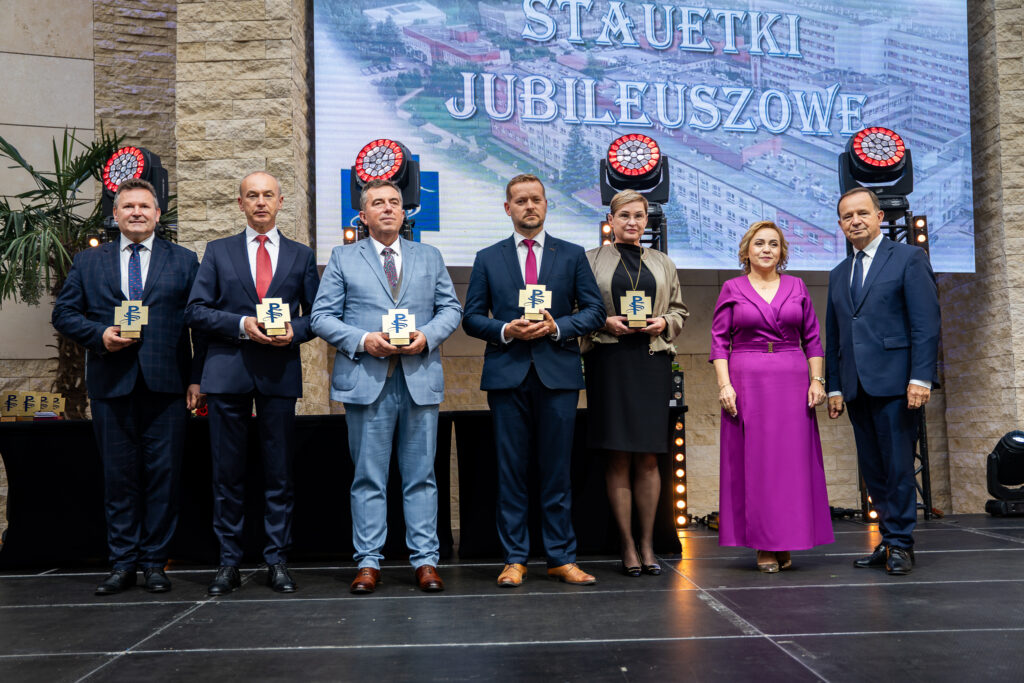 osoby nagrodzone statuetkami