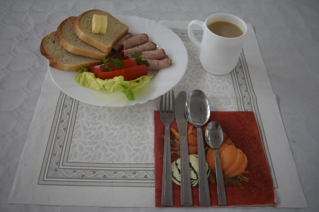 szynka, pomidor, masło, chleb